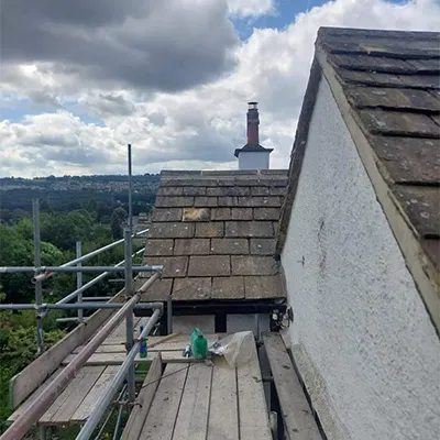 the roof of a building with a sky background